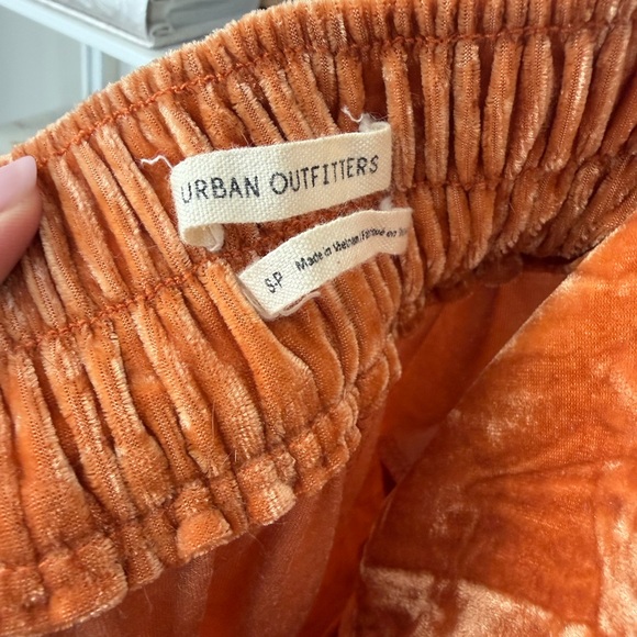 Urban Outfitters Crushed Velvet Joggers in Burnt Orange - Picture 4 of 6
